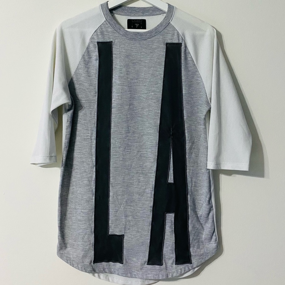 White Gray T-Shirt by GUESS with half way sleeve - Picture 8 of 8